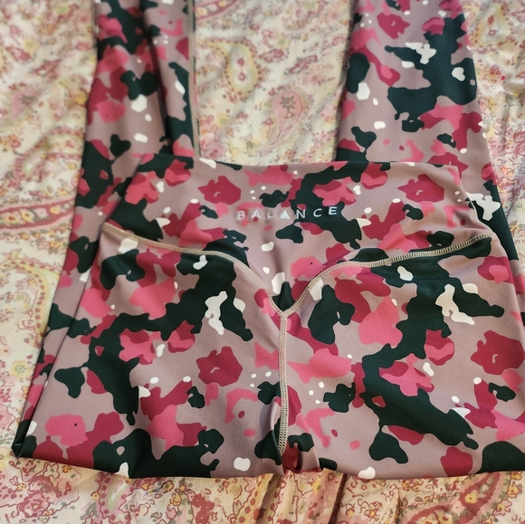 Balance Colorful Camouflage Athletic Pants Size M - Picture 3 of 4